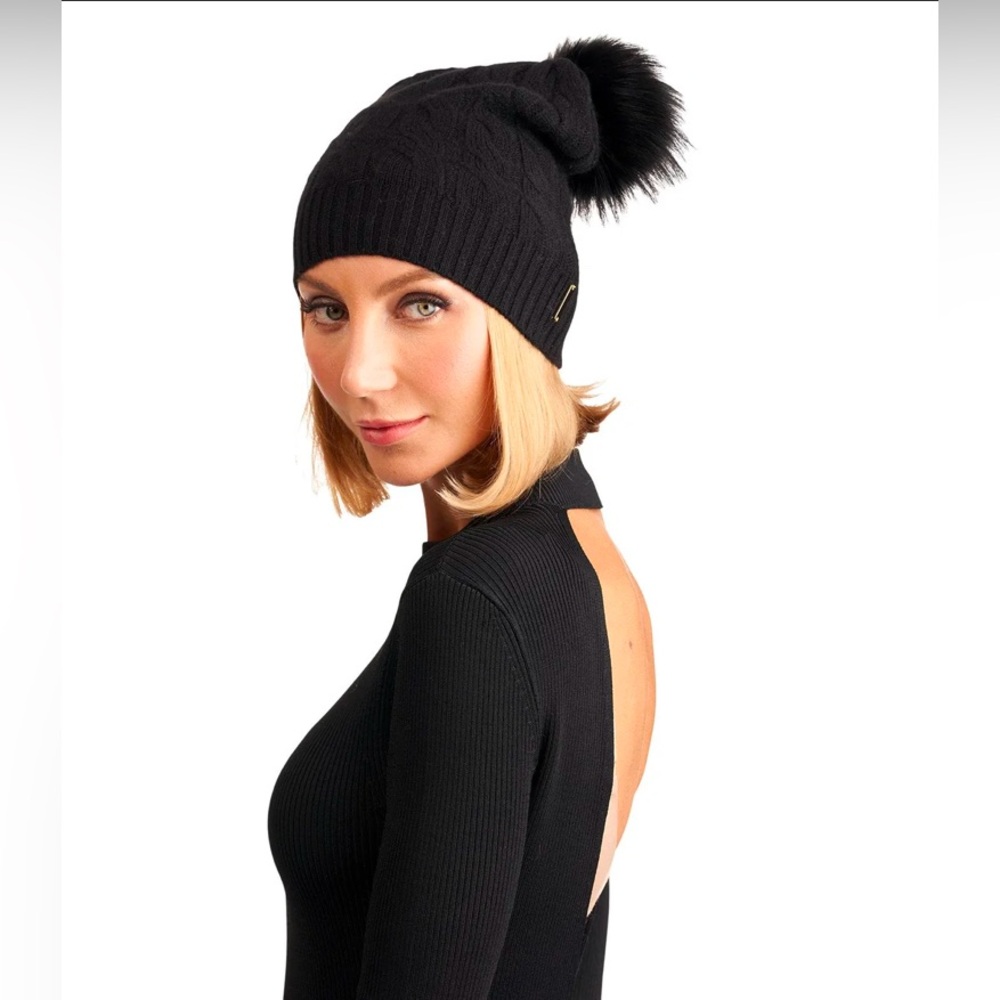 GORSKI | CABLE KNIT CASHMERE HAT WITH FOX FUR POMPOM | Black | New with tags